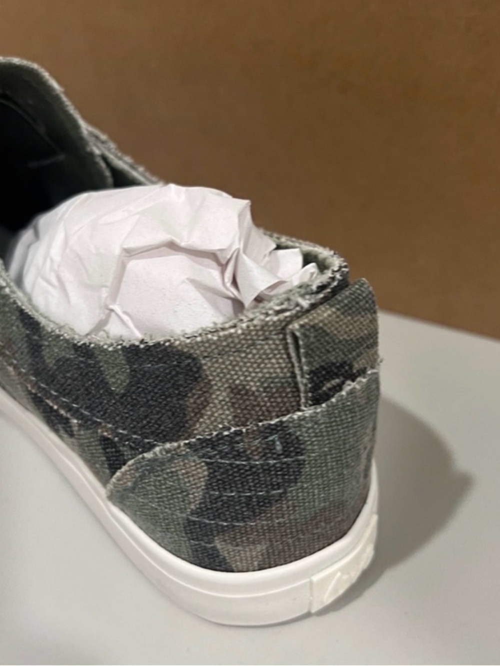 SBICCA CAMO SLIP ONS - LIKE NEW!! Size 8 - Picture 3 of 8
